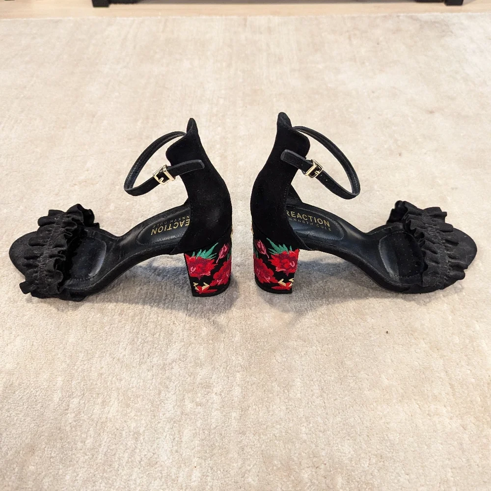 Embroidered heels - Picture 3 of 7